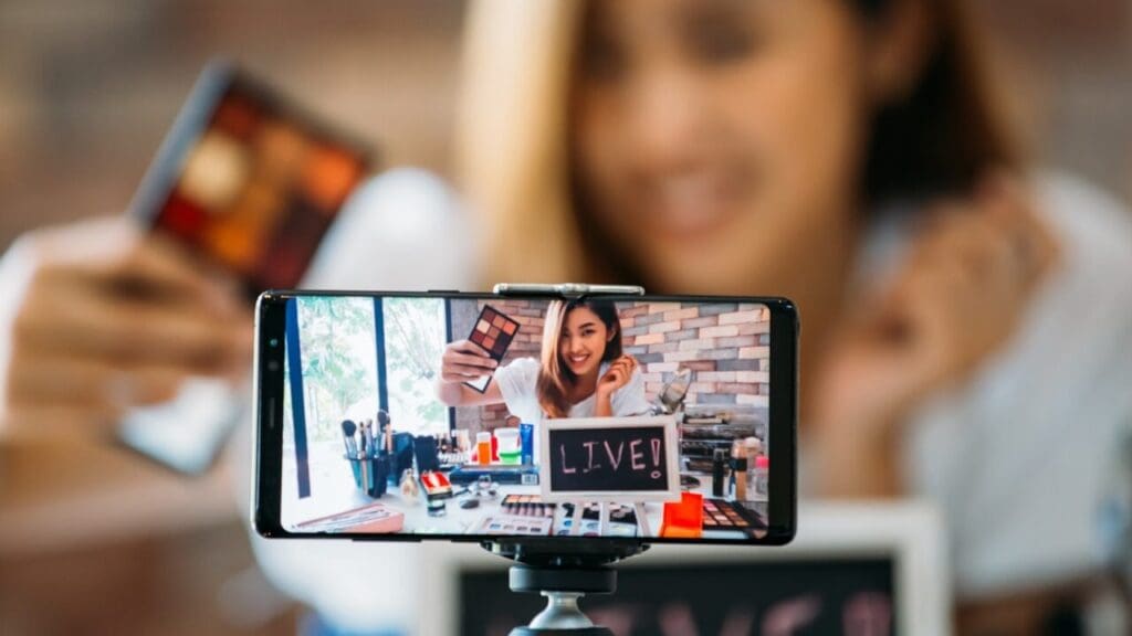 Vendedora transmitiendo en vivo en Franco Food